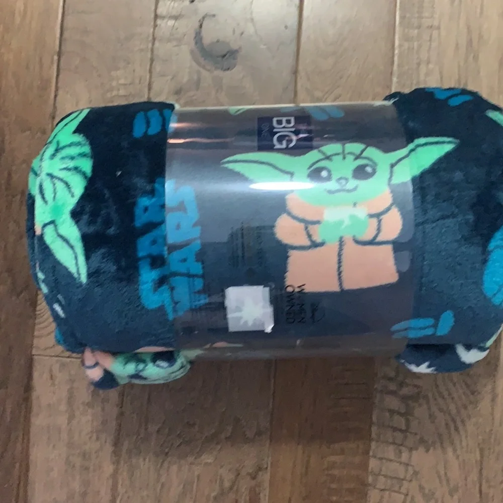 Disney Star Wars Oversized Plush Throw NWT - Picture 3 of 4